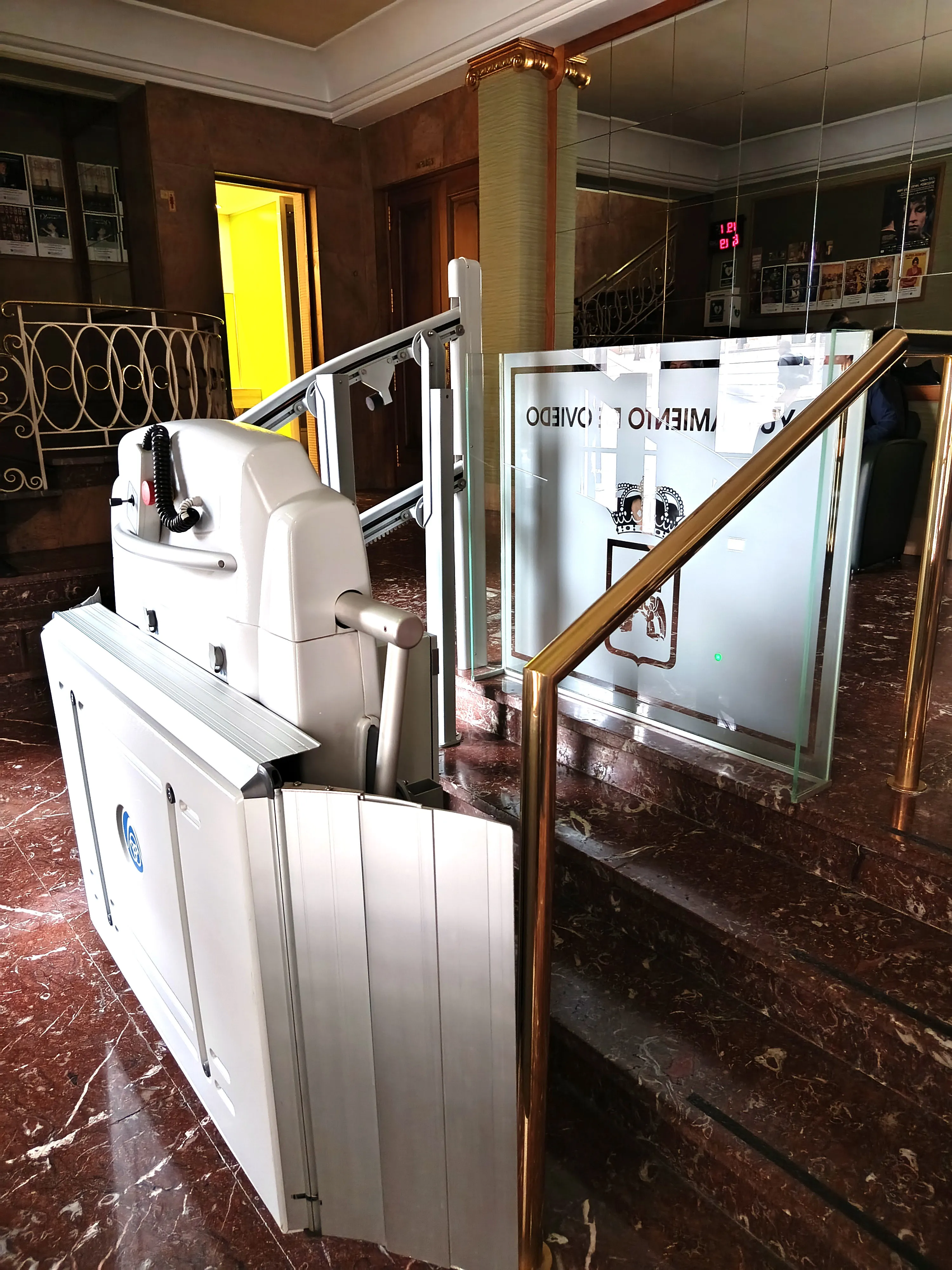 Salvaescaleras del hall